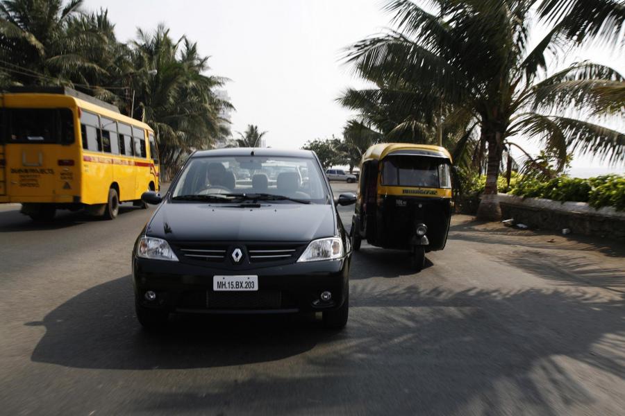  Renault Logan 2007 года  (фото 2 из 16)